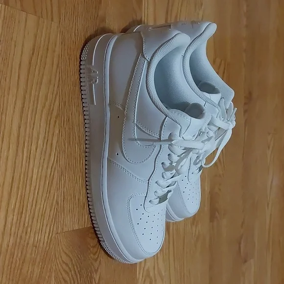 Nike Air Force 1 Size 9 - Picture 4 of 5